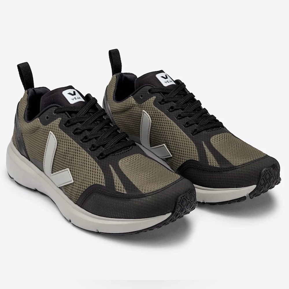Veja Men's Black and Green Shoes Sneakers
Size: 8